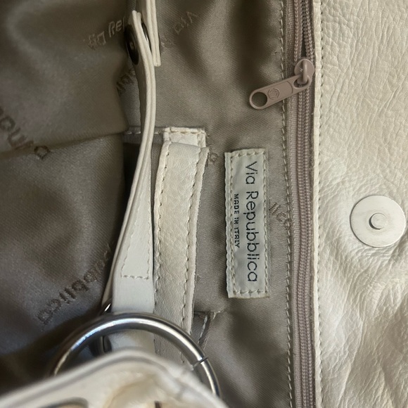 Via Repubblica NWOT large white bag! Larger stitch made in Italy and a nice bag - Picture 11 of 16
